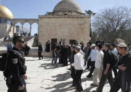 مستوطنون إسرائيليون يقتحمون باحات الأقصى