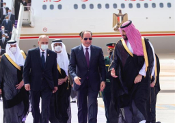 الرئيس السيسي يصل مطار الملك خالد وولي العهد في مقدمه مستقبليه