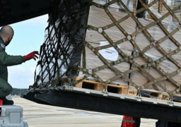 الجيش الروسي يسلم شحنة مساعدات إنسانية إلى سكان ميليتوبول في أوكرانيا