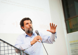 الحكم على الناشط التركي عثمان كافالا بالسجن مدى الحياة