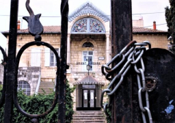 الاحتلال الاسرائيلي يعتقل محافظ القدس ويجدد غلق 28 مؤسسة فلسطينية