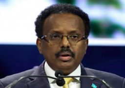 الرئيس الصومالي يدين الهجوم الإرهابي على شاطئ ليدو بمقديشيو