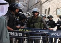 توافد الفلسطينيين على الأقصى لصلاة الجمعة الأولى في رمضان