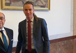 وزير التنمية المحلية والسياحة التشيكي يبحث التعاون مع السفيرالمصري