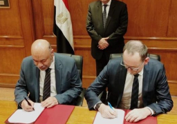 وزير قطاع الأعمال العام يشهد توقيع عقد استشارات بين شركتي النصر للسيارات و”FEV” الألمانية
