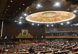 رفض مذكرة حجب الثقة عنه.. رئيس وزراء باكستان يطالب بحل البرلمان