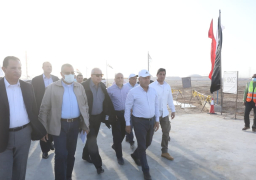 وزير النقل يتفقد مشروع استكمال تطوير ميناء السخنة ويتابع أعمال إنشاء الأحواض الجديدة ومعدلات تنفيذ شبكة السكك الحديدية والطرق داخل الميناء