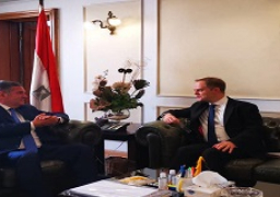 وزير قطاع الأعمال العام يبحث مع سفير بريطانيا بالقاهرة تعزيز التعاون الاقتصادي