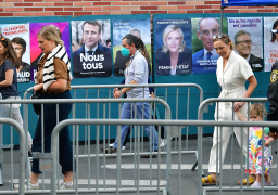 بدء التصويت في انتخابات الرئاسة الفرنسية .. وماكرون ولوبان الأوفر حظاً