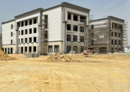 وزير التعليم العالي يستعرض تقريرًا حول تطور العمل بجامعة بنها الأهلية