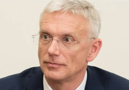 رئيس وزراء لاتفيا يرحب بالحزمة الأخيرة من العقوبات على موسكو