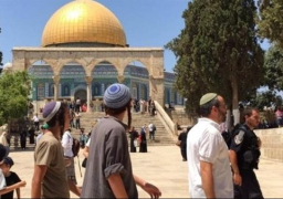 مستوطنون يقتحمون الأقصى وقوات الاحتلال تهدم مسجدا بالضفة