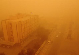 العراق: ارتفاع حالات الاختناق بسبب العاصفة الترابية إلى 4 آلاف شخص