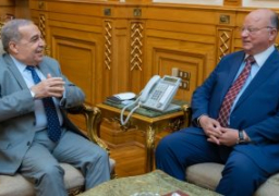 وزير الدولة للإنتاج الحربي يبحث مع محافظ القاهرة تطوير قرية الفواخير