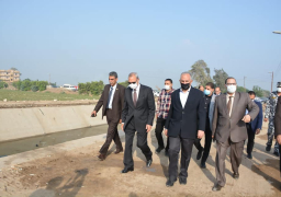 وزير الموارد المائية والرى ومحافظ القليوبية يتفقدان مشروعات الرى الحديث وتأهيل المساقى بمحافظة القليوبية