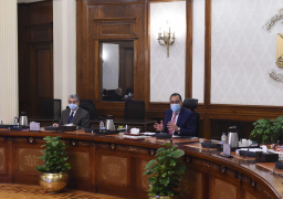 رئيس الوزراء يتابع خطط التوسع في إقامة مشروعات تحلية مياه البحر