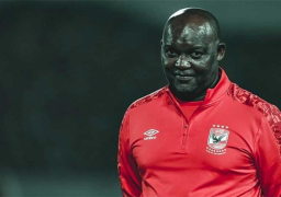 موسيماني يحاضر لاعبي الأهلي بالفيديو قبل المران الأول في المغرب