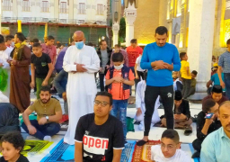 مسجد الحسين يستقبل آلاف المصلين لأداء صلاة عيد الفطر