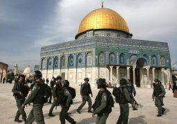 مئات المستوطنين يقتحمون المسجد الأقصى تحت حماية شرطة الاحتلال