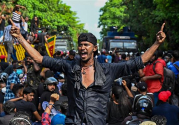حظر تجول في عاصمة سريلانكا بعد صدامات خلفت 20 جريحا
