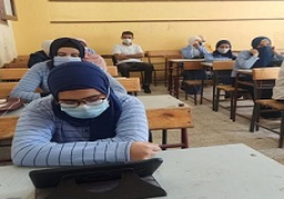 طلاب الشهادة الإعدادية يؤدون امتحاناتهم بالمحافظات
