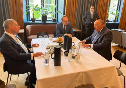 شكري يعقد لقاءً مع وزير المناخ الدنماركي ووزير الدولة البريطاني