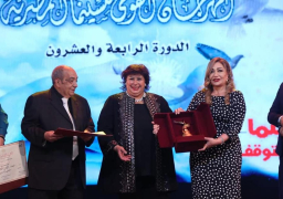 وزيرة الثقافة تُسلم جوائز الدورة 24 للمهرجان القومي للسينما