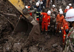 مصرع شخصين وفقدان أربعة آخرين إثر انهيارات أرضية بوسط الصين