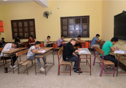 طلاب الثانوية العامة يؤدون الامتحانات بمادتي “الاقتصاد” والإحصاء