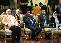وزير الشباب يشهد ندوة حوارية حول التجربة المصرية