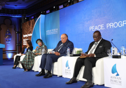 صور..وزير الخارجية يترأس الجلسة الأولى من منتدى أسوان للسلام والتنمية