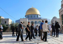 مستوطنون يقتحمون باحات المسجد الأقصى