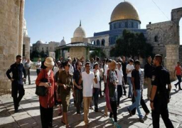 عشرات المستوطنين يقتحمون المسجد الأقصى بحماية الاحتلال الإسرائيلي