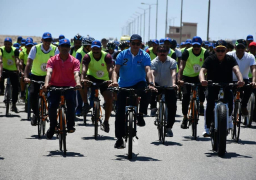 وزير الرياضة ومحافظ بور سعيد يقودان ماراثون للدراجات بمشاركة ٥٠٠ شخص