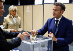 تحالف ماكرون وائتلاف ميلانشون اليساري يتصدران الجولة الأولى من الانتخابات البرلمانية الفرنسية بنسب متقاربة
