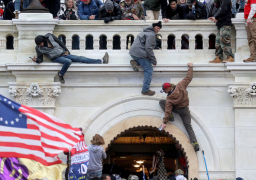 لجنة برلمانية أمريكية تعرض صوراً تنشر أول مرة لاقتحام الكونجرس