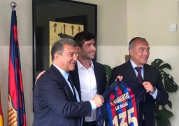 رسميًا.. برشلونة يعلن تجديد تعاقده مع روبيرتو