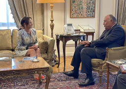 شكري يجتمع مع وزيرة التحول البيئي الفرنسية السابقة