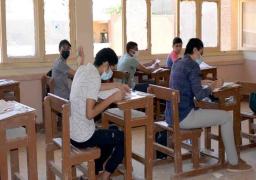 طلاب الثانوية العامة يؤدون امتحان الجيولوجيا والتفاضل وعلم النفس