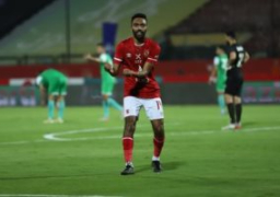 حسين الشحات يغادر لقطر لإجراء جراحة غضروف الركبة