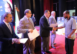 سعفان يسلم 100 عقد عمل لـ “قادرون بإختلاف” بالشرقية