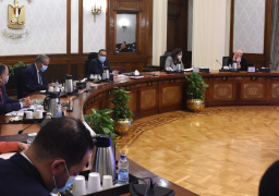 “مدبولى” يتابع إجراءات توفير السلع الإستراتيجية وموقف برامج الحماية