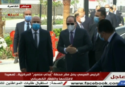 الرئيس يتفقد عربات القطار الكهربائي الخفيف في المحطة المركزية