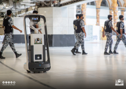 وكالة الخدمات والشؤون الميدانية تسخر 11 روبوتًا للتعقيم داخل المسجد الحرام