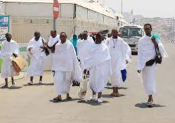 حجاج بيت الله الحرام يتوافدون إلى مشعر منى لقضاء يوم التروية