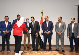 وزير الرياضة يُكرم بعثة منتخب مصر بالبطولة العربية للسباحة بالجزائر