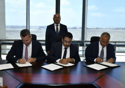 وزير النقل يشهد توقيع وثيقة تشغيل الخطوط الثلاثة لشبكة القطار السريع