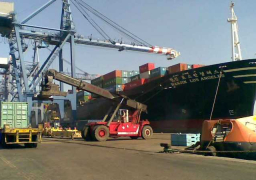 تداول 21 سفينة بموانئ بورسعيد