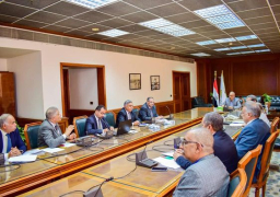وزير الري يستعرض تطوير بحيرات المنزلة ووادى مريوط وقارون