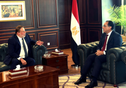 رئيس الوزراء يلتقي القائم بأعمال محافظ البنك المركزي المصري